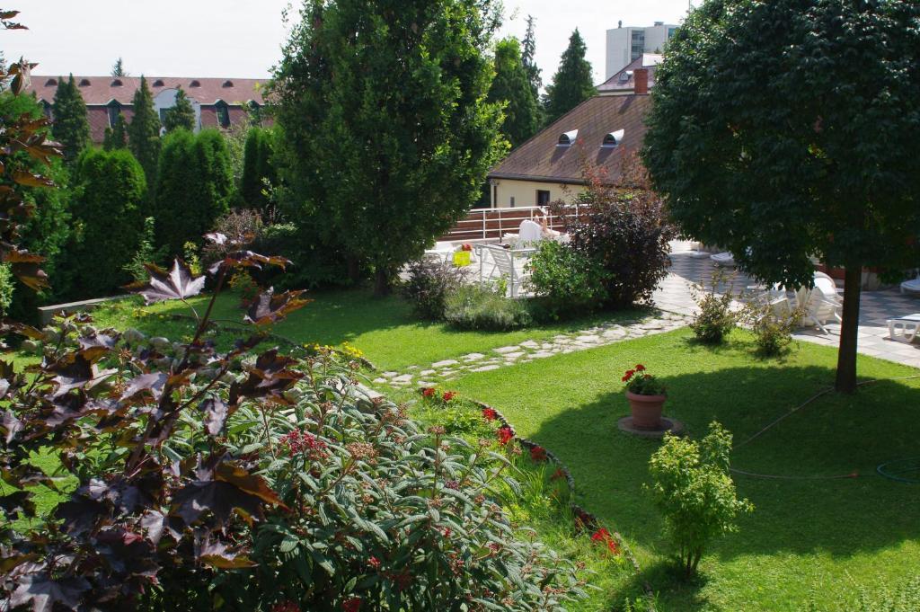 Agnes Hotel